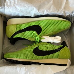 Nike LD1000x Stussy
Action green/fossil/black
Men’s 10